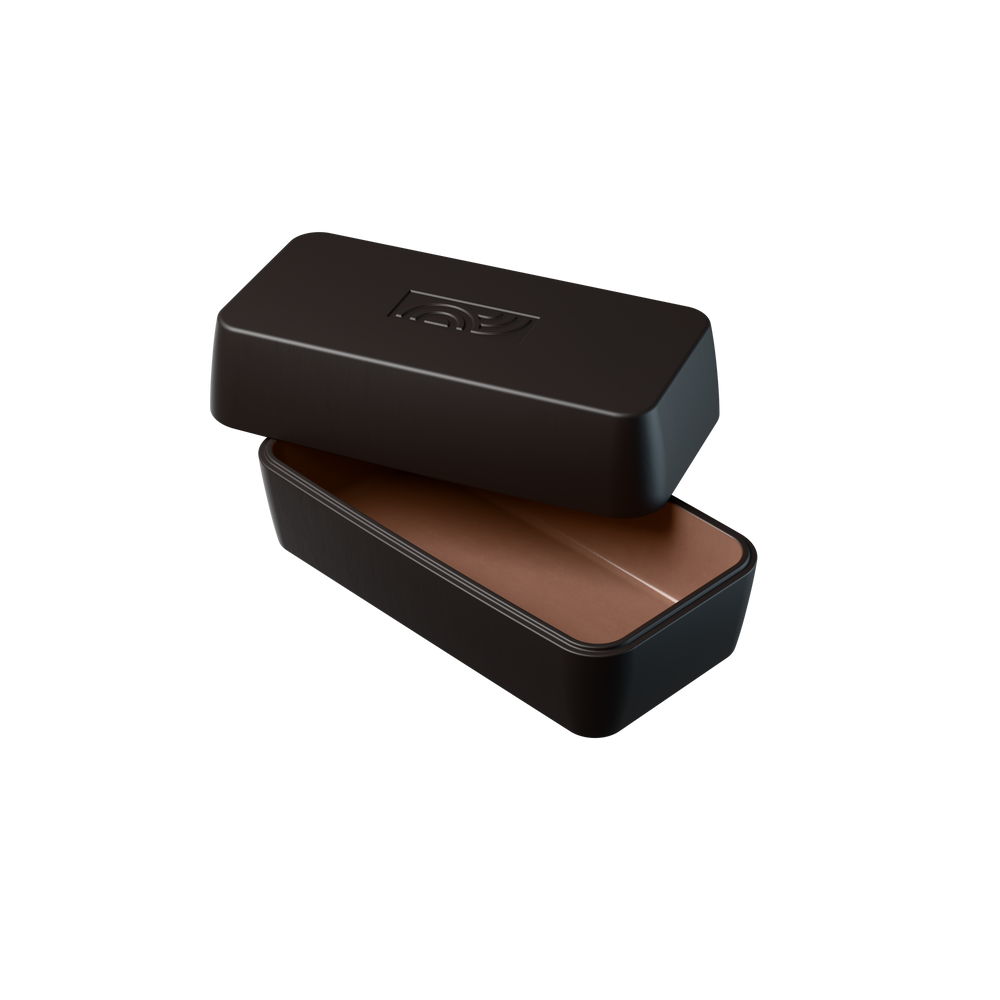 Geöffneter schwarzer myromy Brick Classic Backstein als Mini-Bräter aus Keramik mit abgehobenem Deckel und glasiertem glatten Innenraum