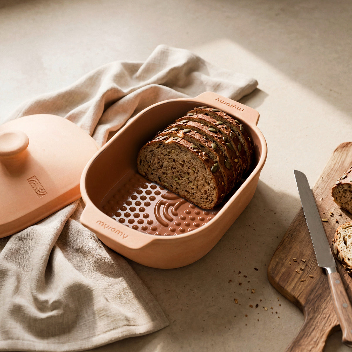 myromy Contenitore salvafreschezza per pane in ceramica Signature Edition · 3,5 L – Impression 2