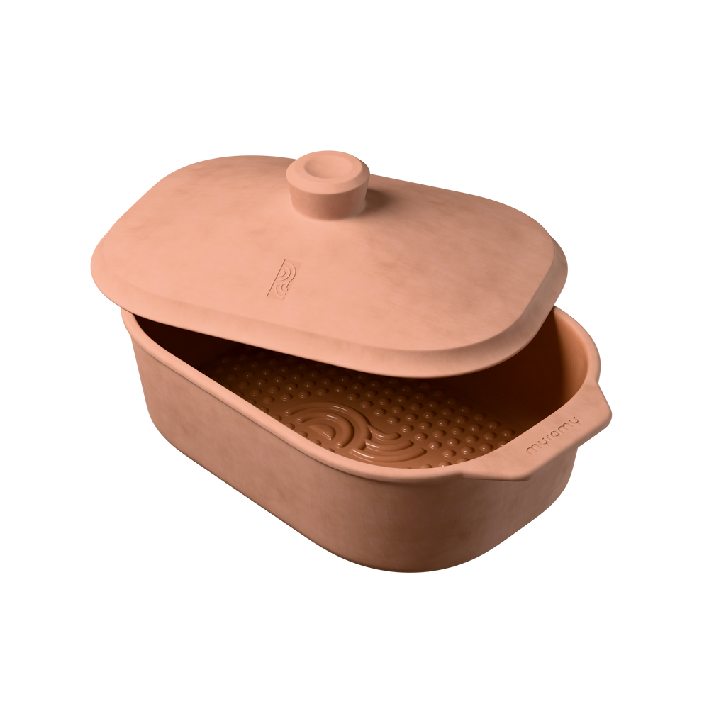 Geöffneter myromy Brottopf oder Brotlasten mit Noppen und glasiertem Innenraum mit Deckel aus Naturton